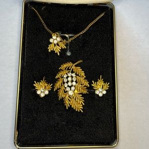 Vintage Gold Leaf Jewelry Set